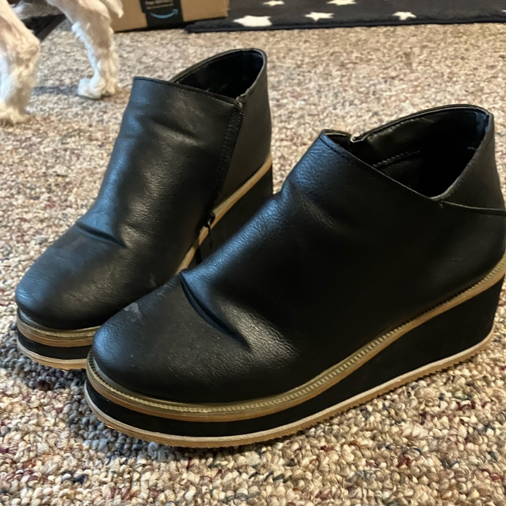 Wedge booties black